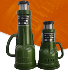 Why is the maintenance frequency of mechanical jacks higher than that of hydraulic jacks