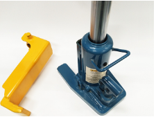 Why is the maximum load of the claw jack attached to the support half of the top support