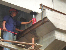 The use of bridge jacks in replacing bridge bearings