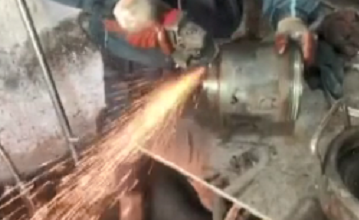 How to remove the cylinder head of the hydraulic jack