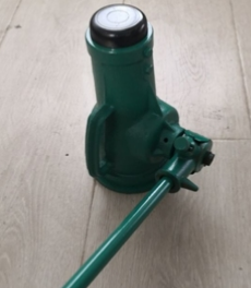 How is the length of the screw of a screw jack defined