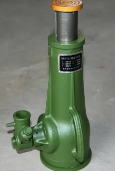 Spiral jacks are used in the precise adjustment process of non-standard roller frames