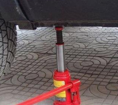 Can hydraulic jacks be placed lying down? Can the jack be used horizontally