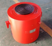 Maintenance methods for anti-aging sealing rings of hydraulic jacks