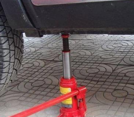 Can hydraulic jacks be placed lying down? Can the jack be used horizontally