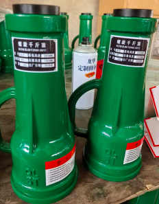 Spiral jack solves the problem of installing equipment in narrow ship engine rooms