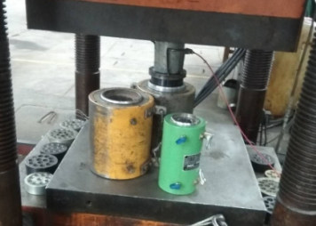 How hydraulic jacks accurately lift railway bridges